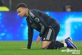 卡个位再抢篮板很难？唉[叹气]